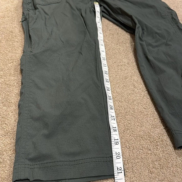 Athleta Olive Green windbreaker athletic capris in great condition! - Picture 6 of 7